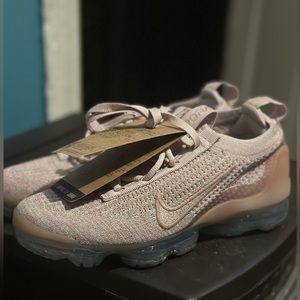 WOMENS VAPORMAX NWT